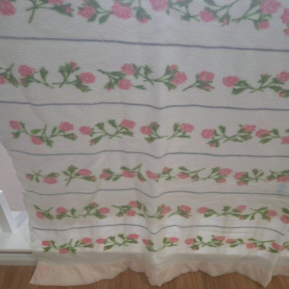 Vintage 80s White Pink Roses Floral Blanket Satin Edge Double Full Size - Picture 2 of 5
